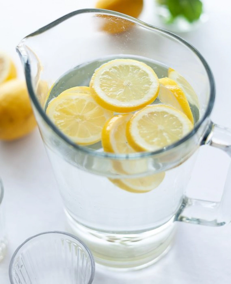 False: Everyone in Israel drinks a cup of hot water with lemon and a little baking soda at night, as this is proven to kill the COVID-19 virus.