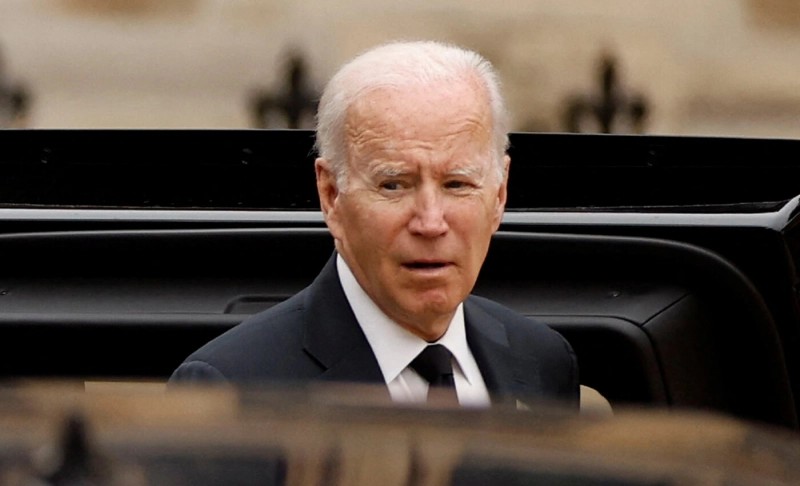 False: U.S. President Joe Biden was heckled in London on his way to Queen's funeral.