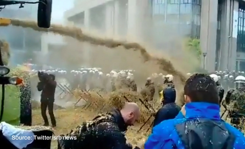 False: A recent video shows Dutch farmers spraying a mixture of hay and manure at police while protesting the government's agriculture industry proposals.