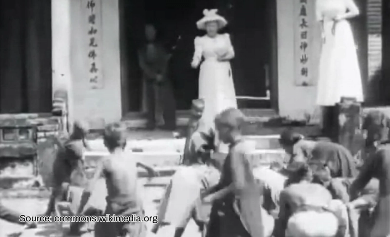 False: Queen Elizabeth II threw food at African children.