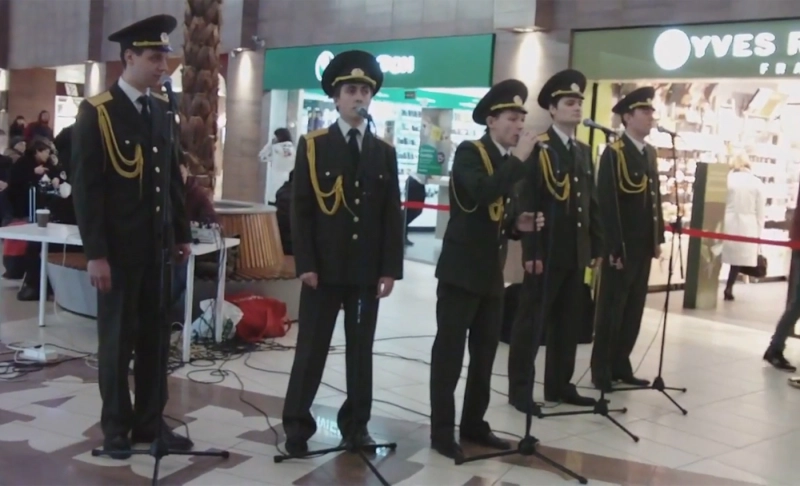 False: A video shows a military choir being arrested at a mall in Saint Petersburg for singing against the Russia-Ukraine war.