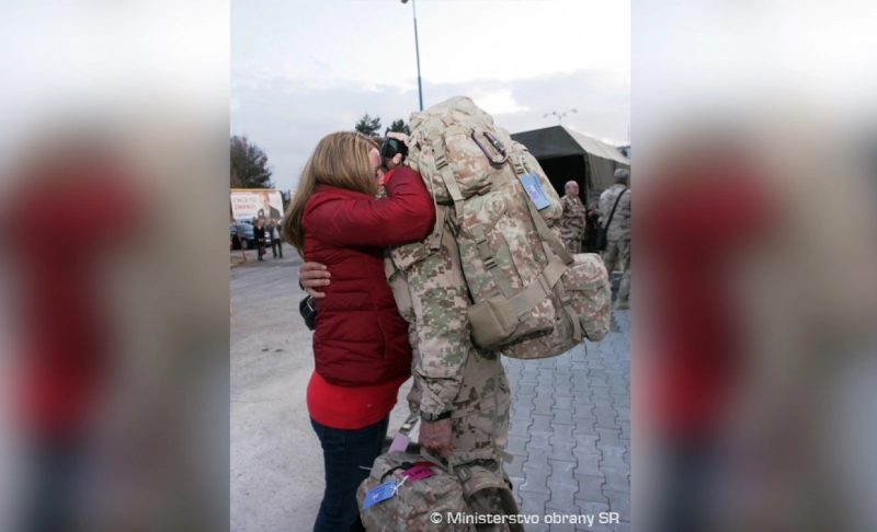 False: An image shows a Ukrainian soldier bidding farewell and kissing the stomach of his pregnant wife.
