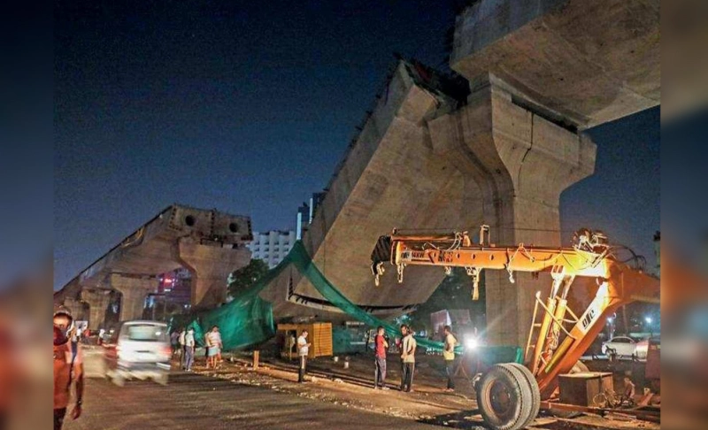 False: Metro Line collapsed near Phoenix Mills in Mumbai.