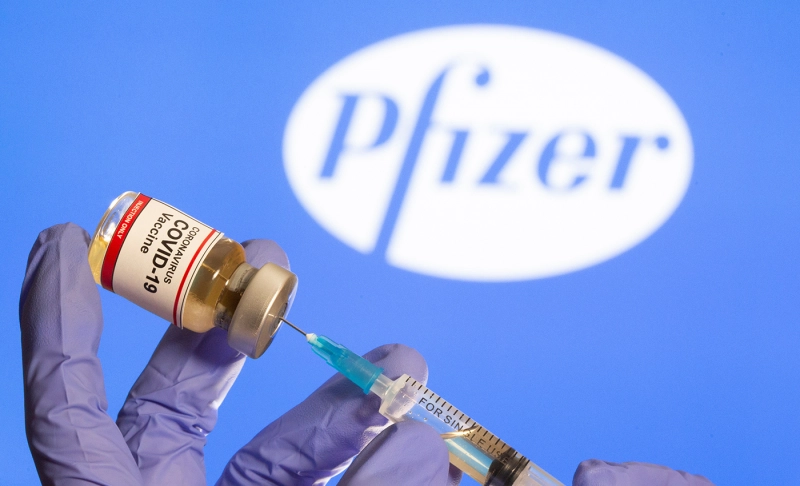 True: Four people in Bulgaria experienced side effects from the Pfizer/BioNTech vaccine.