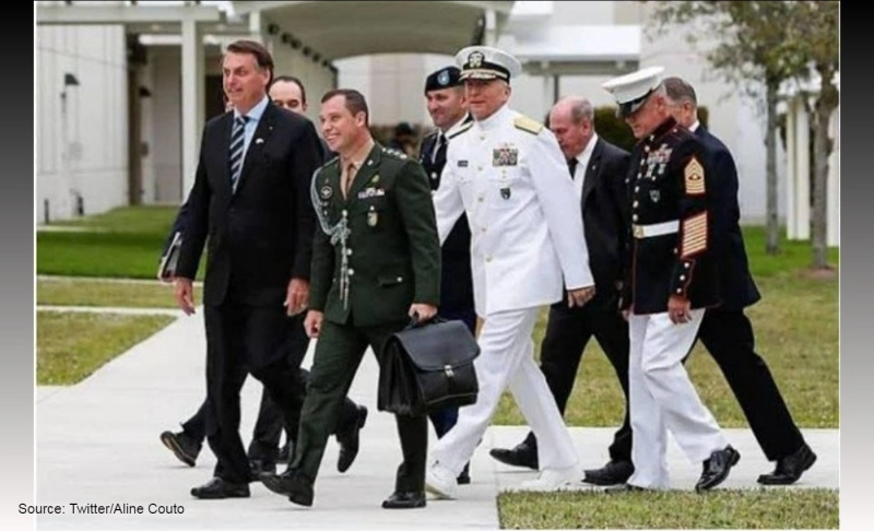 False: Brazil's former prime minister Jair Bolsonaro spotted with U.S. military officials on January 2, 2023.