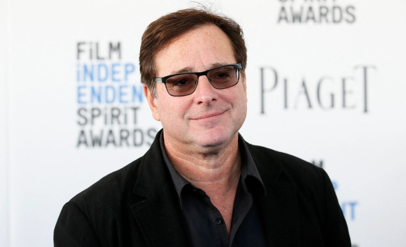 False: American actor Bob Saget died from the COVID-19 vaccine.