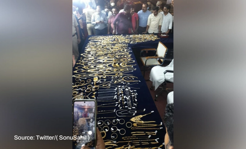 False: 128 kg of gold was recovered from the house of a Tirupati Balaji temple priest.