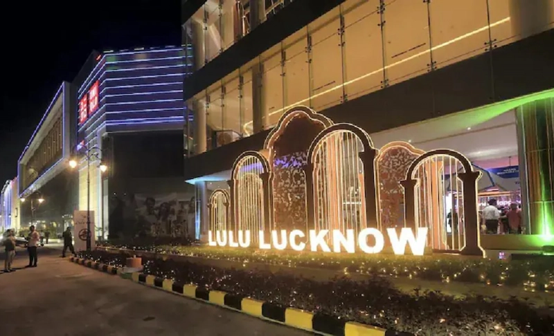 False: Seventy percent of the staff deployed at Lulu Mall in Lucknow, Uttar Pradesh, is from the Muslim community.