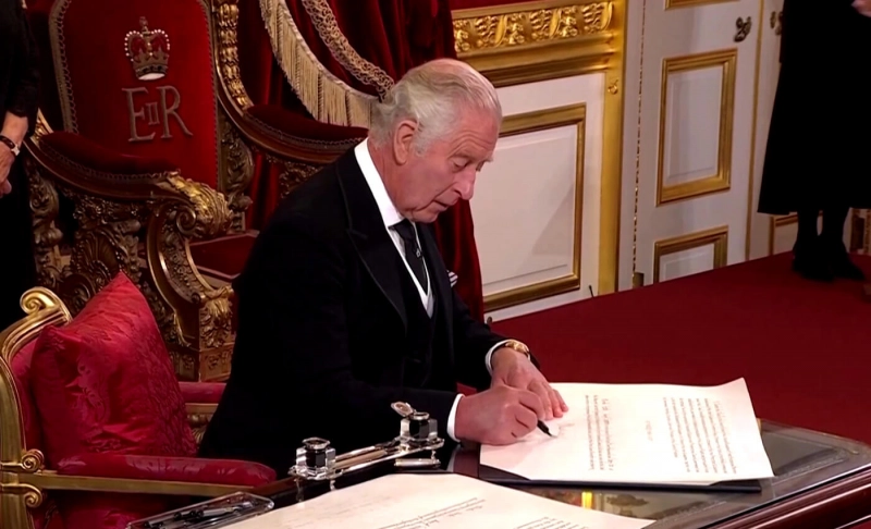 False: King Charles III signed a proclamation declaring Donald Trump the winner of 2020 U.S. elections.