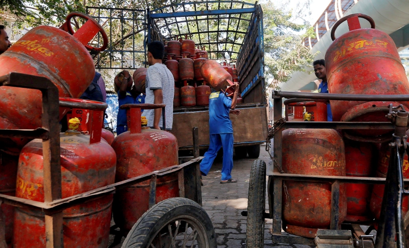 The central government levies only 5 percent tax on LPG cylinders, whereas the state governments levy a tax of 55 percent.