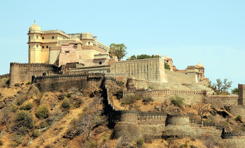 Misleading: The wall of Kumbhalgarh Fort is the second-longest wall in the world.