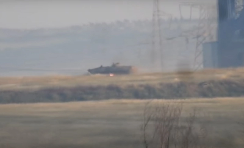 False: This video shows a Ukrainian anti-tank-guided missile hitting a Russian tank.