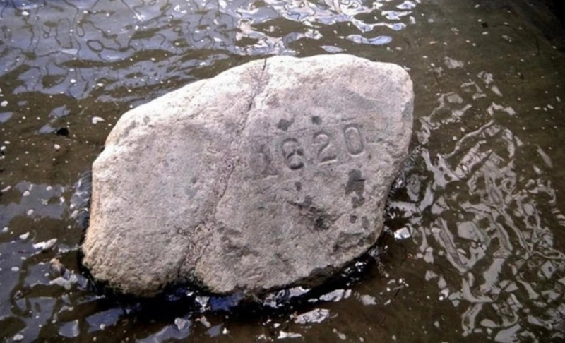 False: The water level at Plymouth Rock proves the sea level has remained unchanged since 1620.