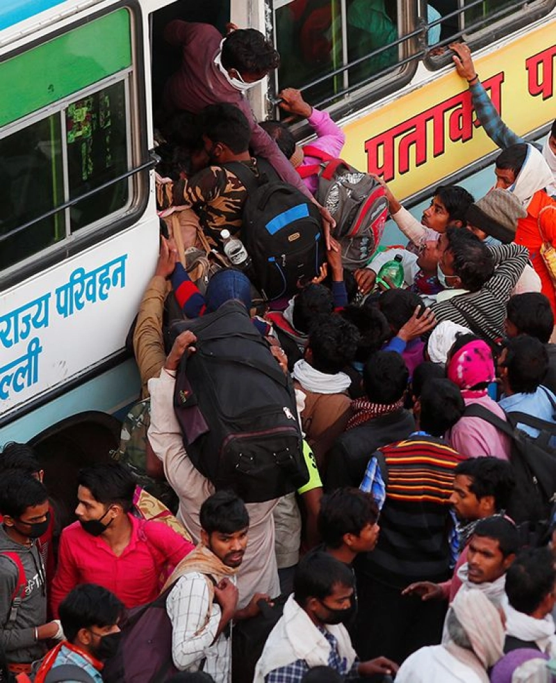 False: Delhi and the Uttar Pradesh governments arranged 100 and 200 buses, respectively, to ferry migrants during the COVID-19 lockdown.