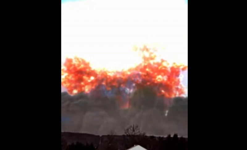 False: A viral video shows the Russian missile Kinzhal destroying a Ukrainian arms depot.
