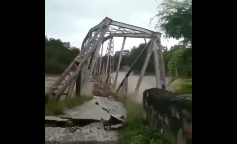 False: A video shows a bridge collapsing in Assam due to floods in May 2022.