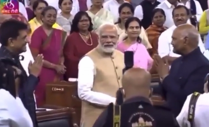 False: A video shows Prime Minister Narendra Modi ignoring former President Ram Nath Kovind's greeting at a farewell function in Parliament.
