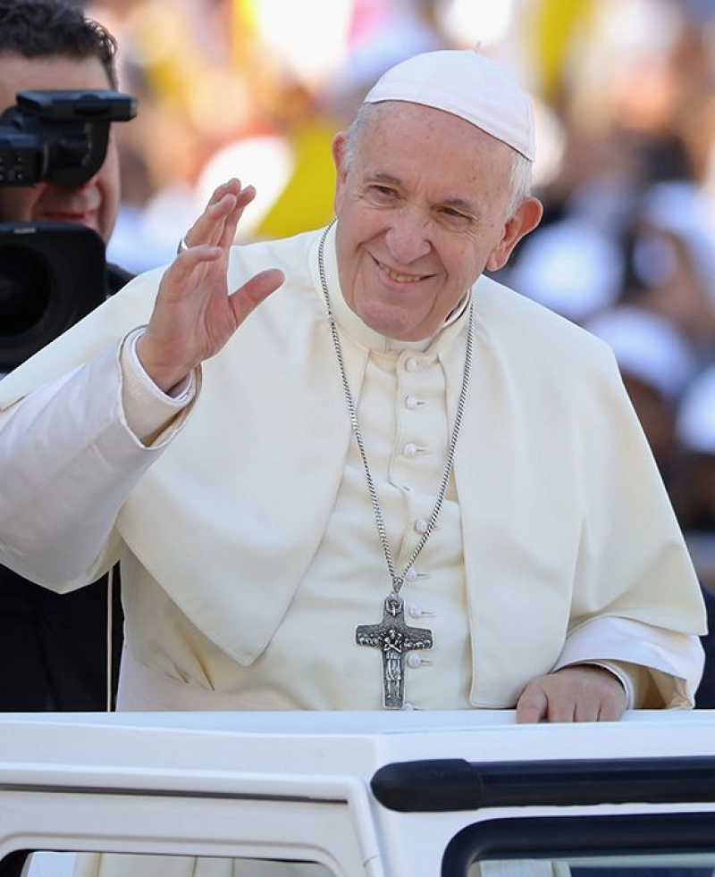 False: Pope Francis cancels The Bible and proposes to create a new book.