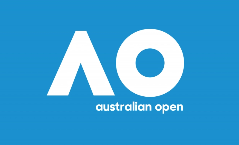 False: A ball girl collapsed at the Australian Open due to the COVID-19 vaccine.