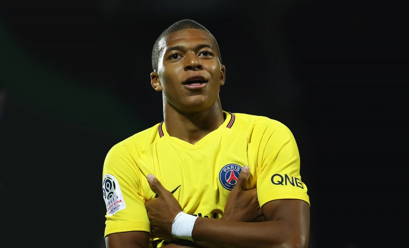 Misleading: Kylian Mbappé: I want to imitate Cristiano Ronaldo's career because imitating Messi's is impossible.