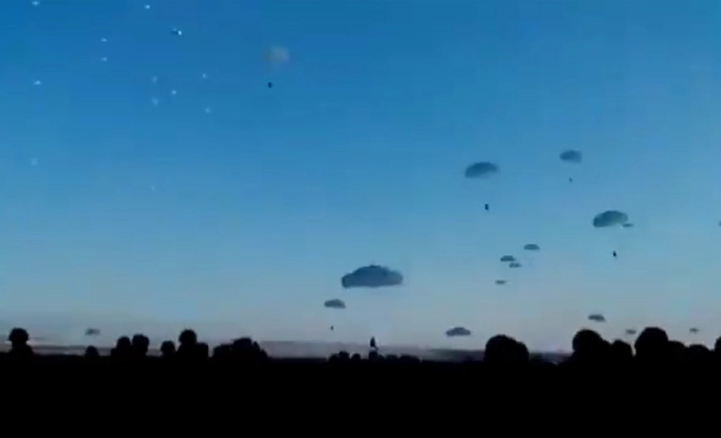 False: Video shows Russian paratroopers landing in Ukraine.