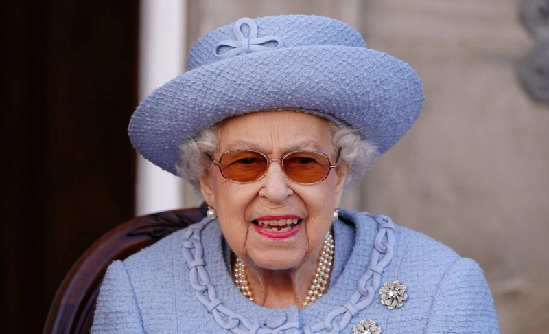 False: Queen Elizabeth II was executed long ago by extraterrestrial species.