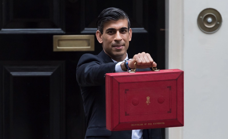 False: Rishi Sunak's briefcase changing color from red to green proves we exist in a simulation.